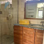 Tres Beau Lumineux Dans Avec Piscine
