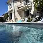 Апартаменты Tres Beau Lumineux Dans Avec Piscine Жуан-ле-Пен