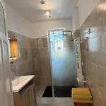 Tres Beau Lumineux Dans Avec Piscine Апартаменты *