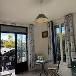 Tres Beau Lumineux Dans Avec Piscine *