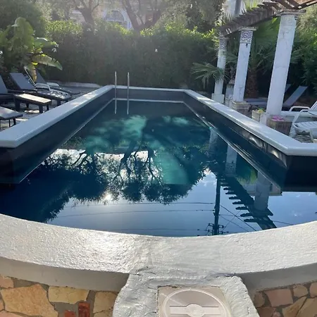 Tres Beau Studio Lumineux Dans Villa Avec Piscine *