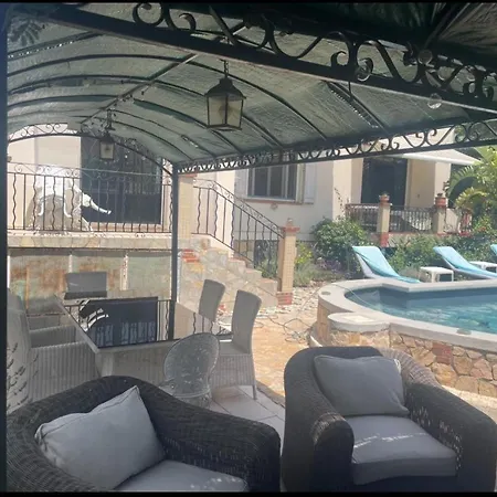 Tres Beau Studio Lumineux Dans Villa Avec Piscine Apartment