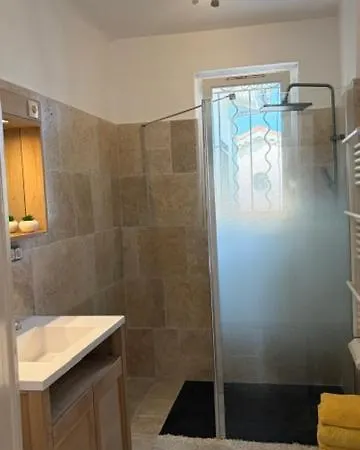 Tres Beau Lumineux Dans Avec Piscine Apartmán *