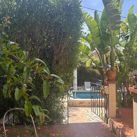 Tres Beau Lumineux Dans Avec Piscine Appartement