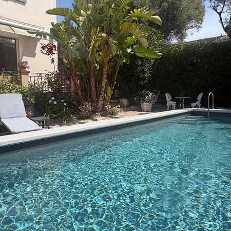 Tres Beau Lumineux Dans Avec Piscine Appartement
