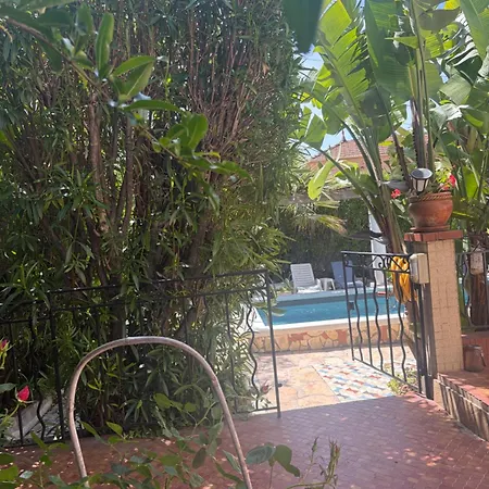 Lejlighed Tres Beau Lumineux Dans Avec Piscine *