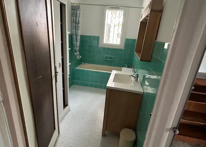 Appartement Tres Beau Lumineux Dans Avec Piscine
