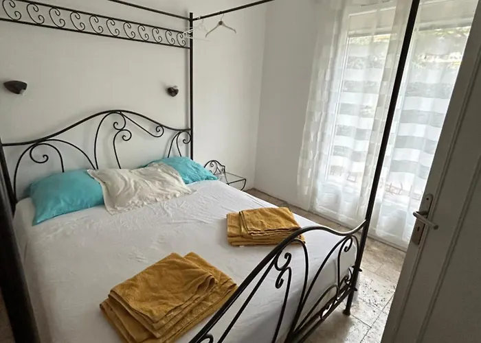 Tres Beau Lumineux Dans Avec Piscine Appartement *